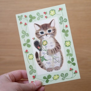 Briefkaart korthaar kat en bessen, 4 poten geïllustreerde briefkaart, wenskaart Kitty and Flowers, verjaardagskaart