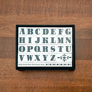 Juego de sellos de madera con alfabeto floral, sellos de goma con letras ornamentadas para llevar un diario y hacer manualidades, papelería japonesa