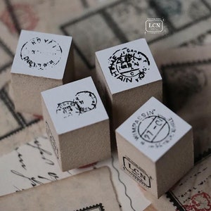 Set di 4 mini timbri postali, LCN Design Studio, posta ordinaria, posta ordinaria, amico di penna, timbro postale d'epoca, timbro ligneo per artigianato e diario