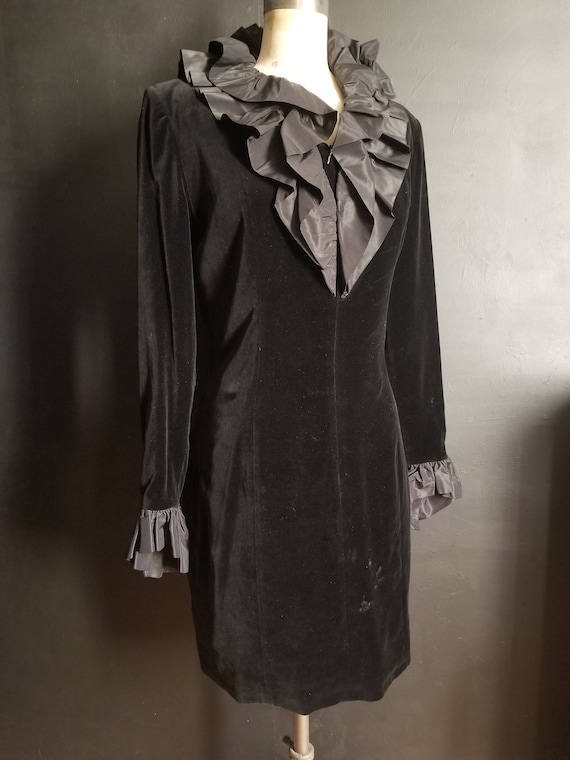 Vintage black velvet Givenchy dress. Size 40 - image 2