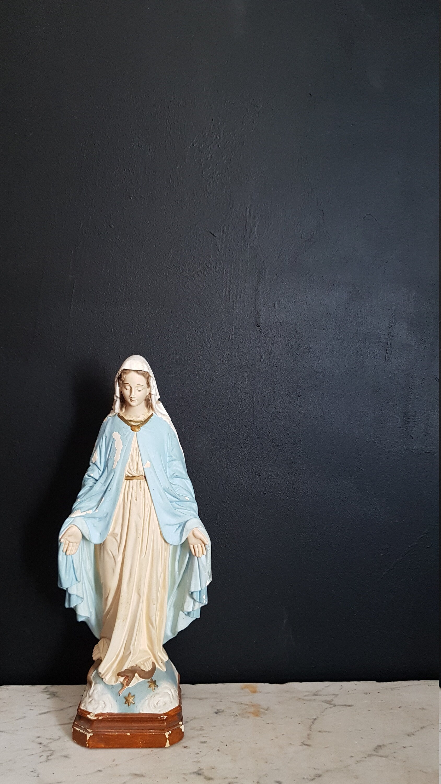 Français Antique Statue en Plâtre de La Vierge Marie. Statue Religieuse Polychrome