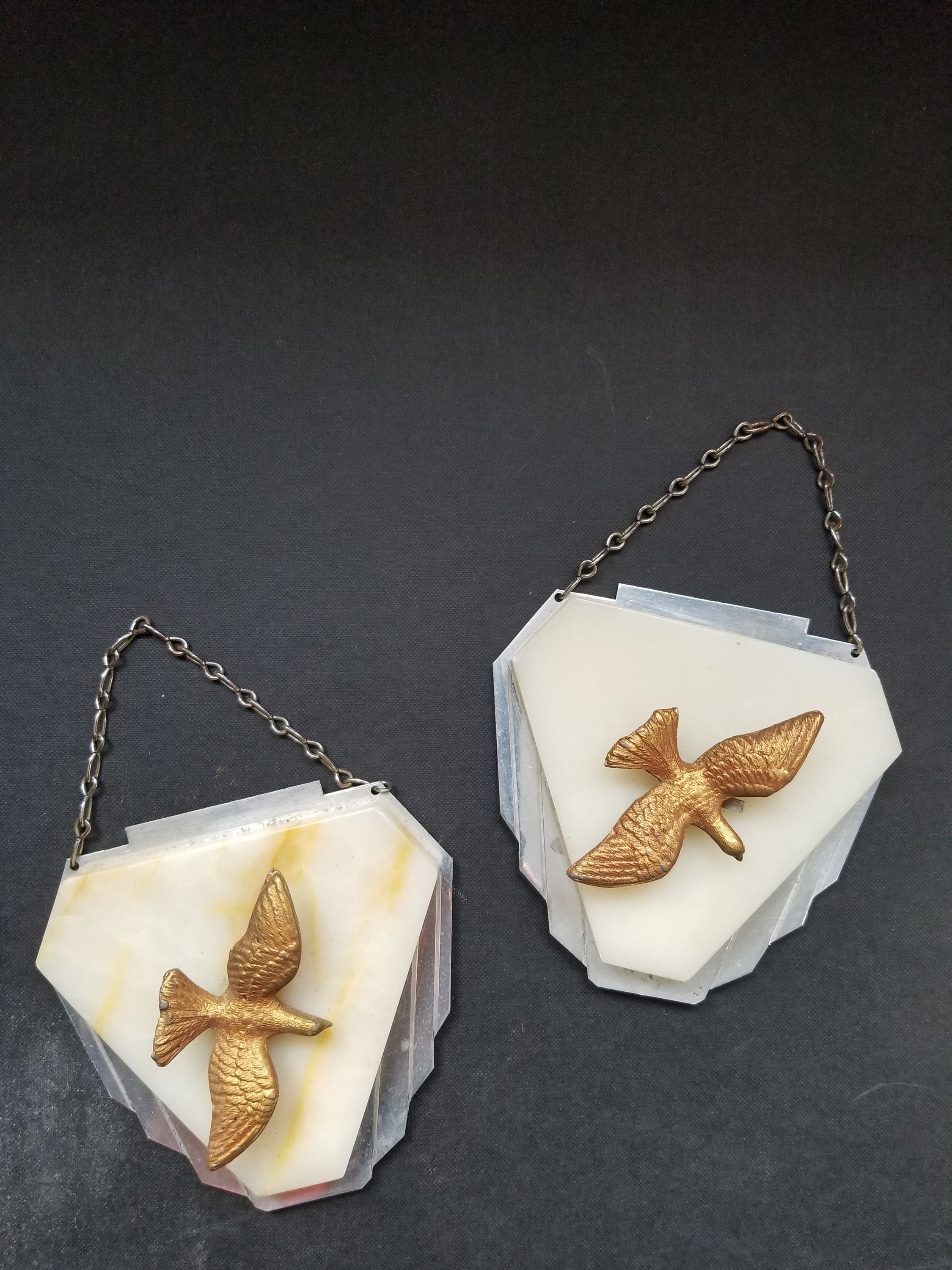 Saint-Esprit Comme Une Plaque Suspendue d'onyx en Marbre de Colombe. Deux Disponibles