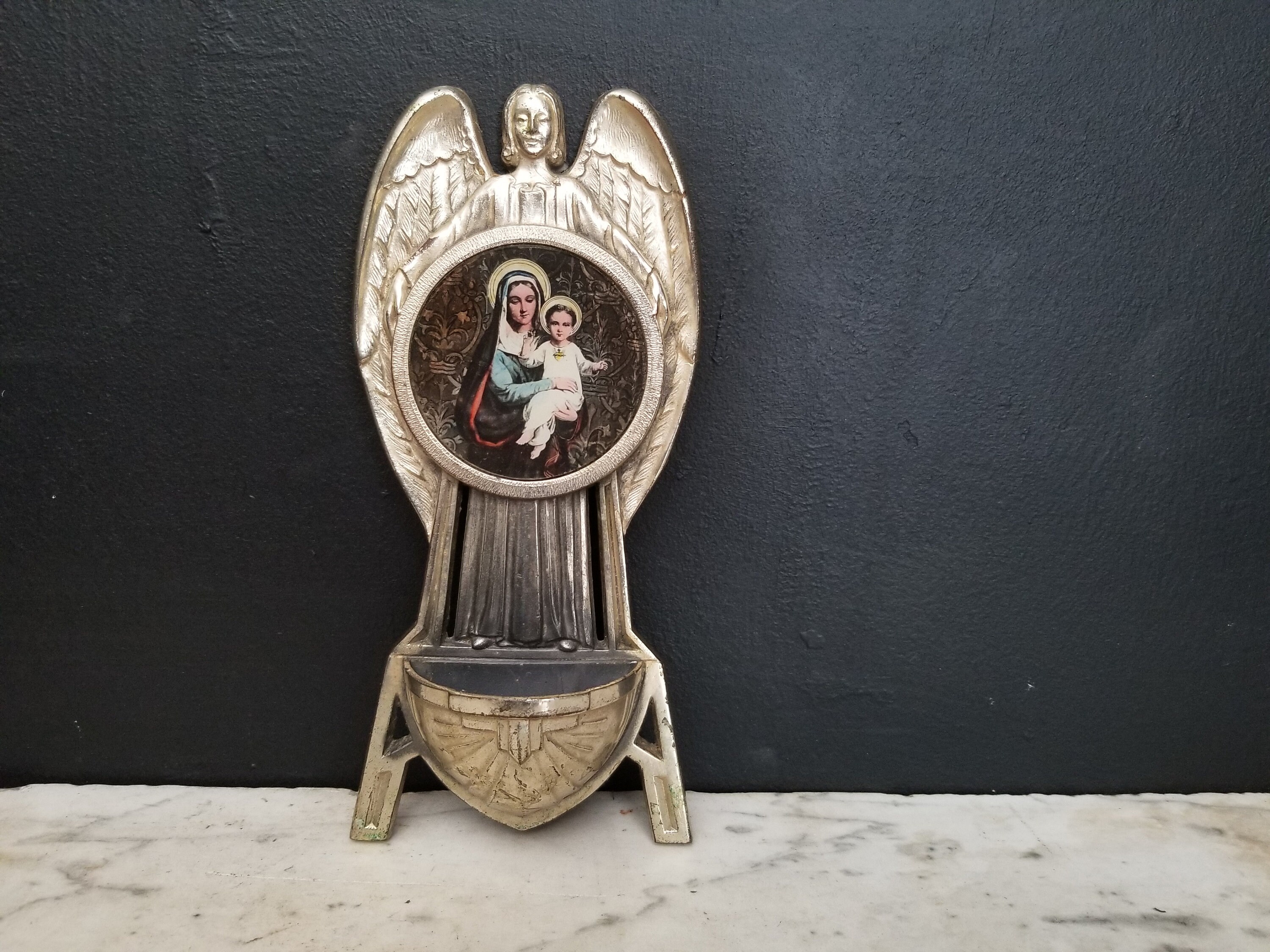 Français Antique Art Déco Ange Fontaine d'eau Bénite. Vierge Marie Tenant L'enfant Jésus