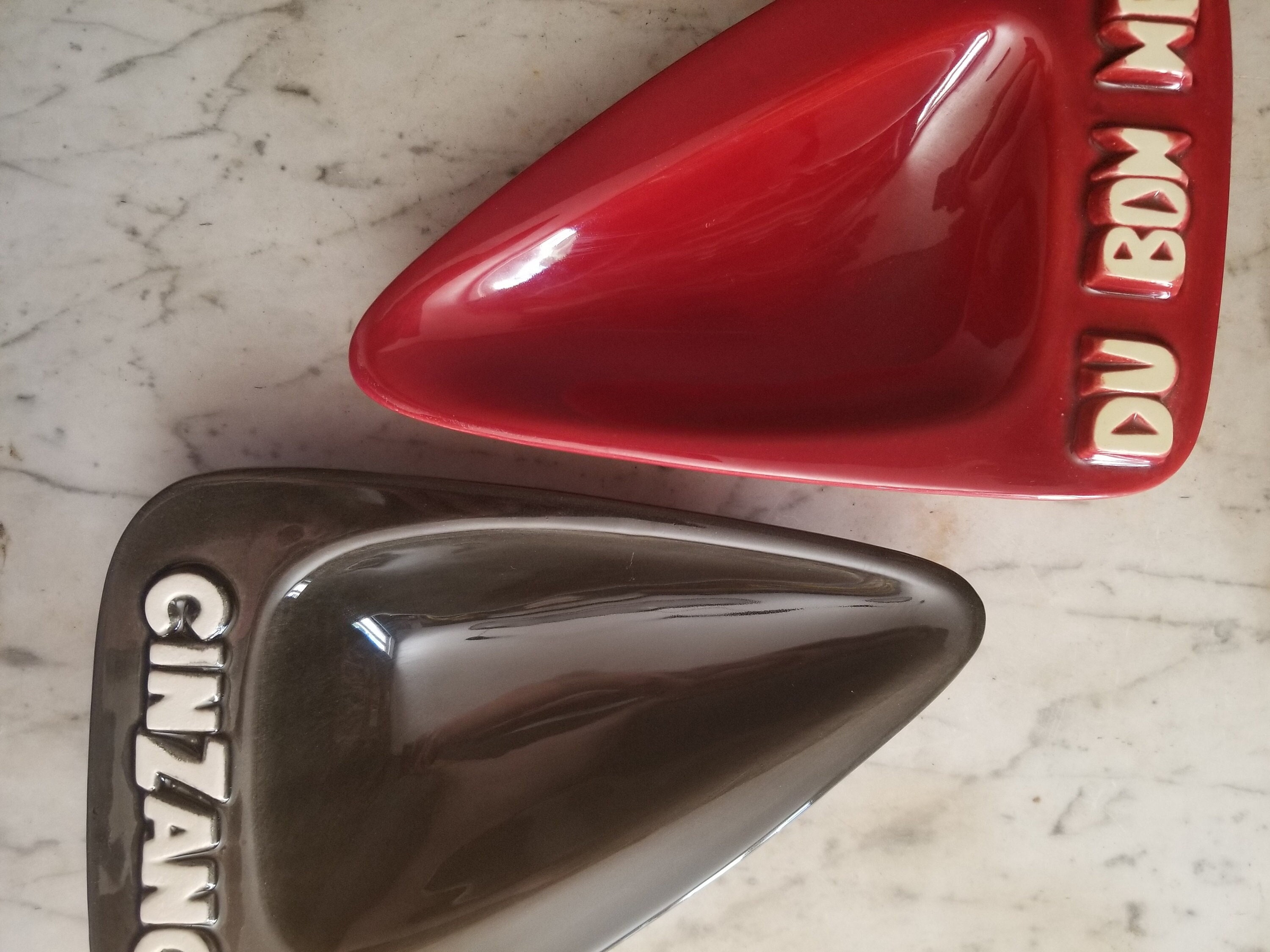 Français Grand Cendrier Publicitaire en Céramique Antique. Cinzano