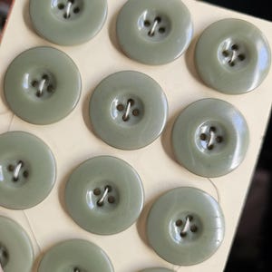 Carte de 12 boutons anciens français, 12 boutons verts