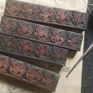Bloc d'imprimante ancien avec oeillets en fleurs, 4 tampons en cuivre et en bois disponibles
