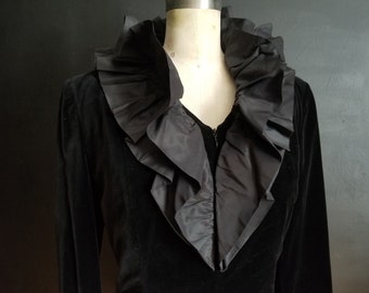 Robe vintage Givenchy en velours noir. Taille 40