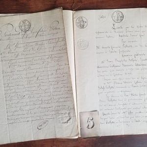 Antike französische Lot von über 30 handgeschriebenen Seiten, rechtliches Dokument Anfang 1800. 2 Lots verfügbar
