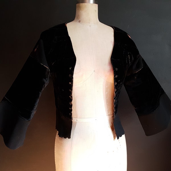 veste vintage française en velours noir traditionnelle bretonne