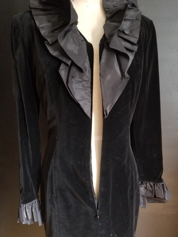Vintage black velvet Givenchy dress. Size 40 - image 3