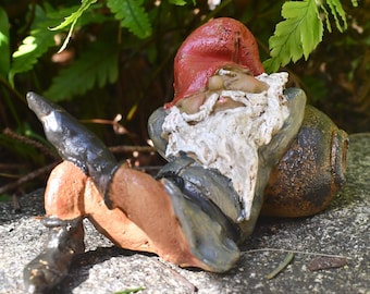 Mini Nickerchen Gartenzwerg - Garten Accessoire - Feengarten Ornament - Einzigartige Detailgetreue - Gnom Figur
