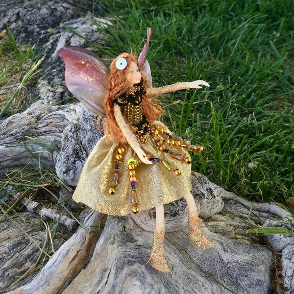 Feenpuppe - AURUM - Biegbare Fee - Posable Art Doll - Einzigartige Handgemachte Feen - Fae Folk® Feen - Feenornamente