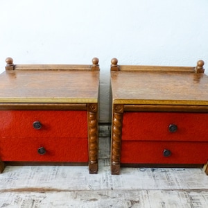Vintage Wood Bedside Table: Colonial Nightstand with Drawers (Set of 2)