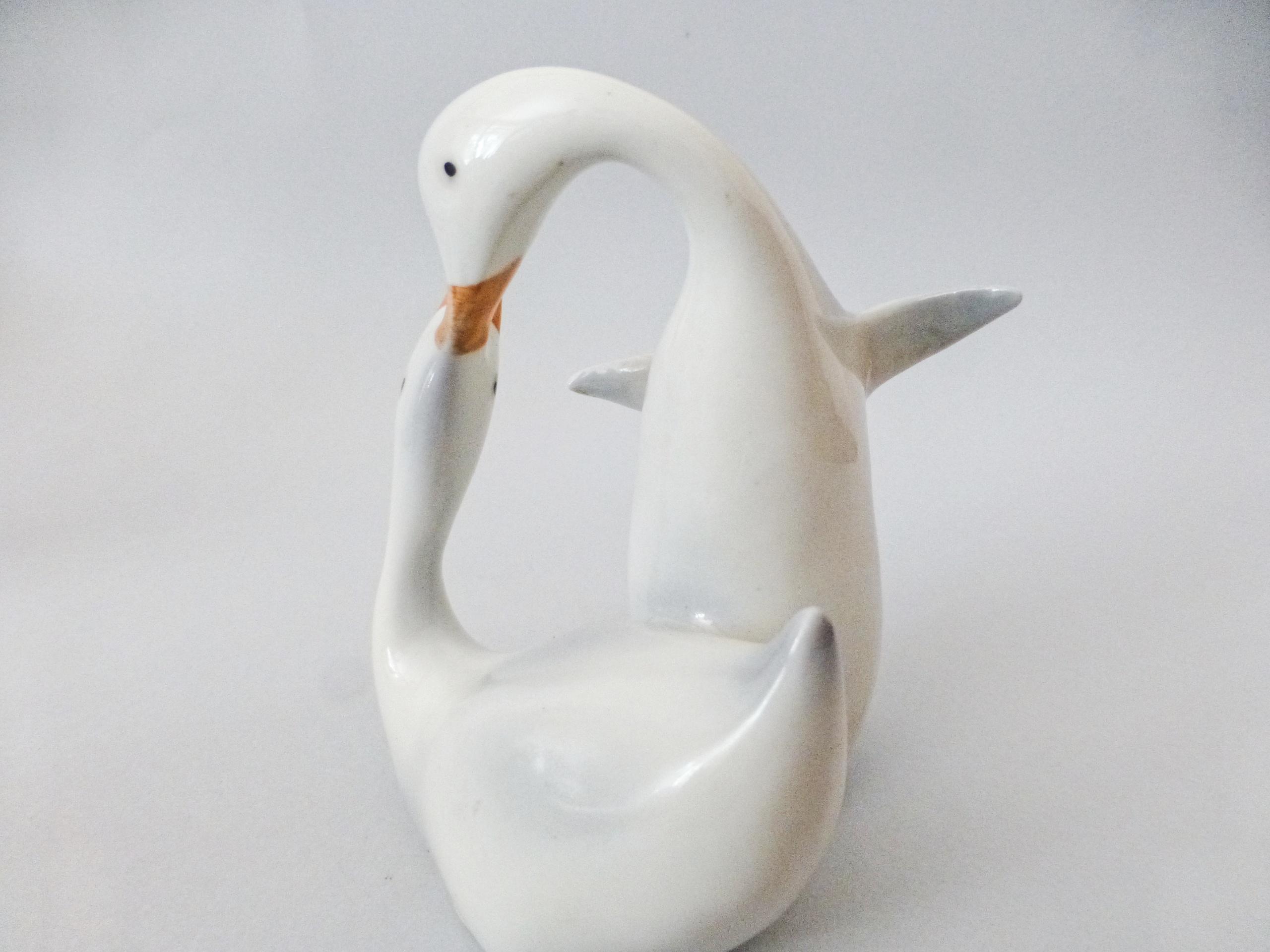 ヴィンテージ ホロハザ磁器製ガチョウの置物：ハンガリーの鳥の彫刻