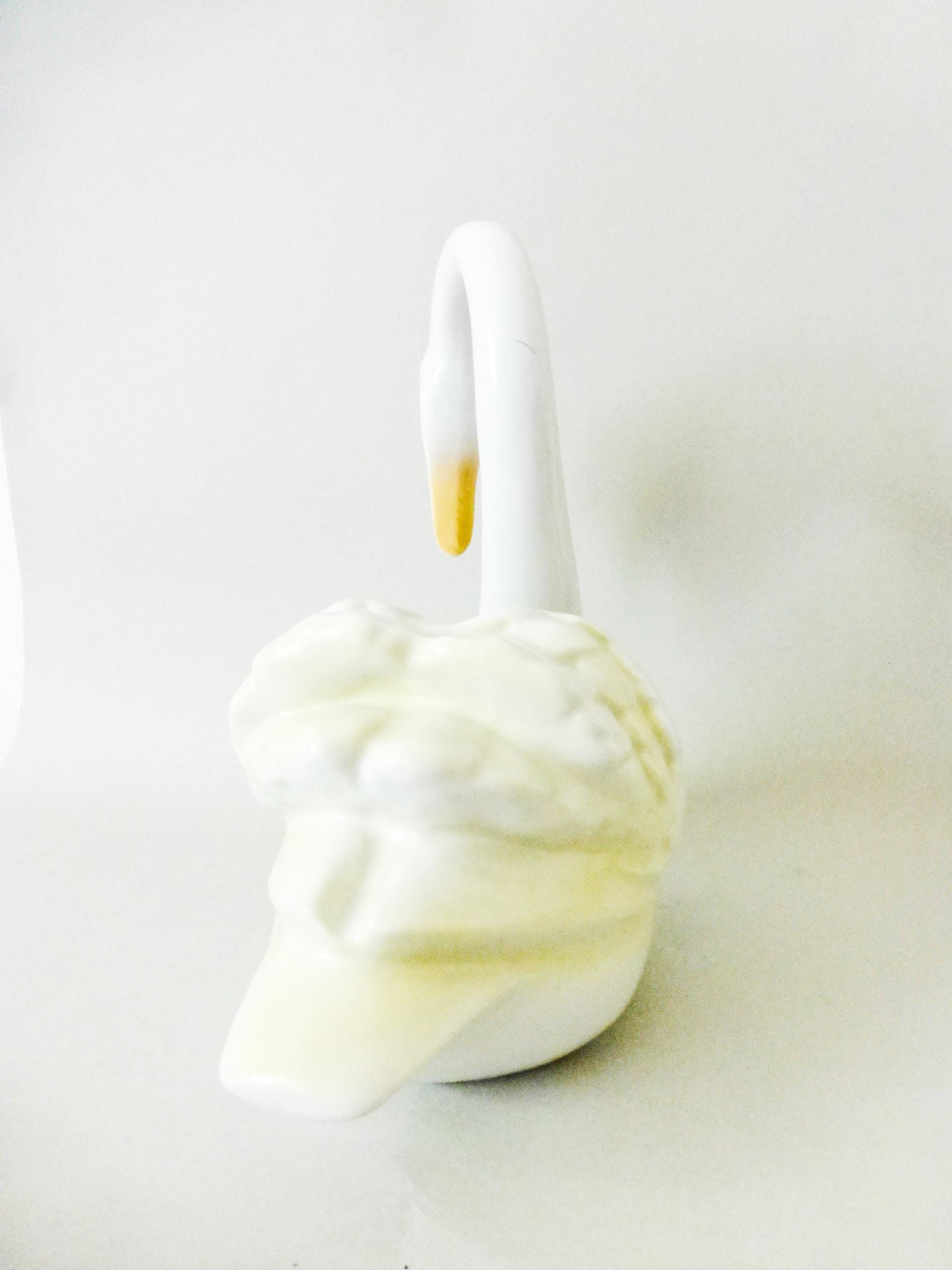 ヴィンテージ ホロハザ 磁器製 白鳥の像：ハンガリーの鳥の置物