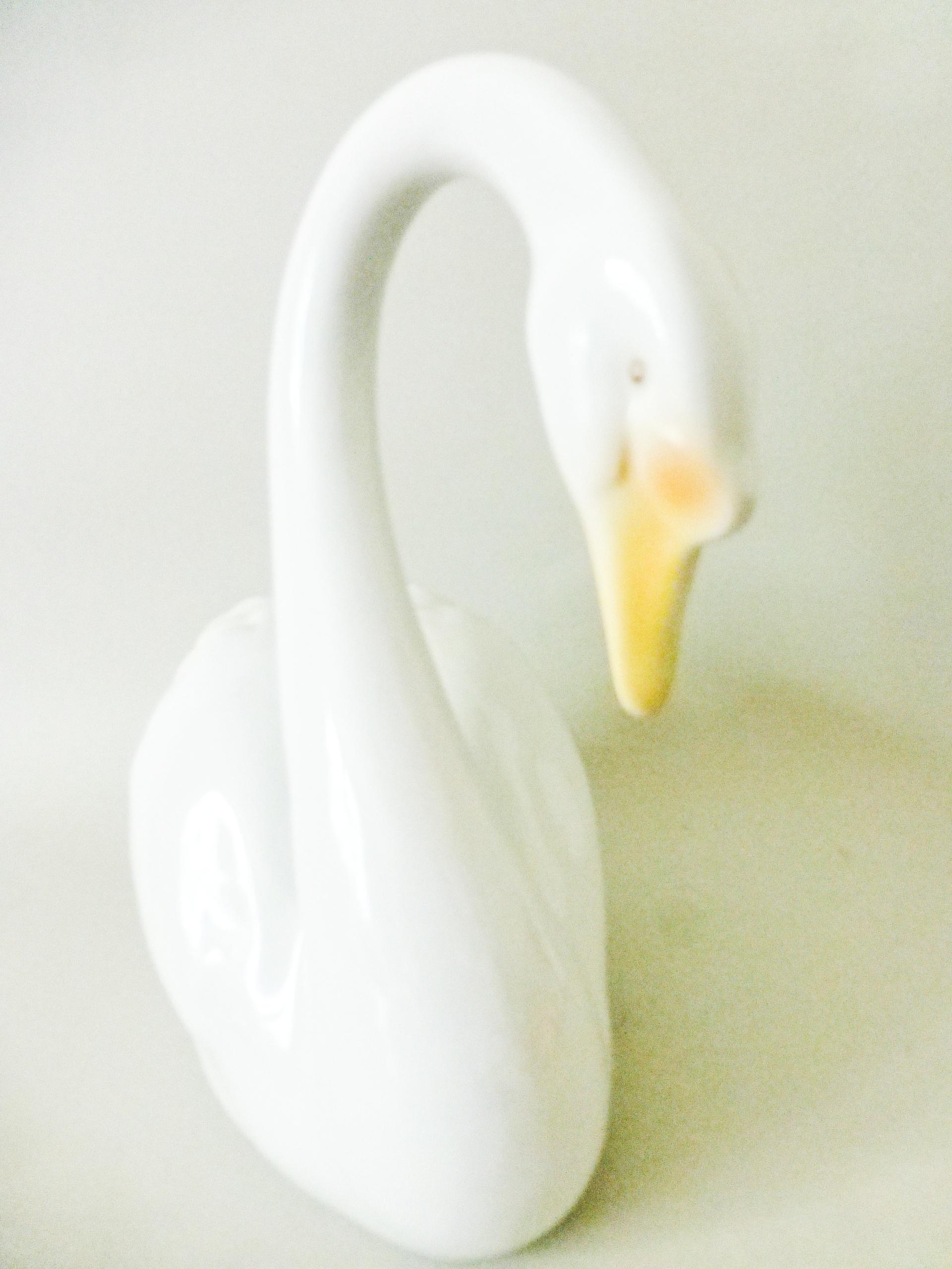 HELLOHAZA ハンガリー　ホロハーザ　鳥　置物 ヴィンテージ ホロハザ 磁器製 白鳥の像：ハンガリーの鳥の置物