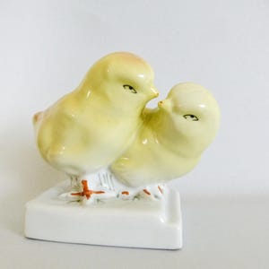 Chicken figurine,Vintage porcelain bird figurine,little chickens FREE SHIPPING