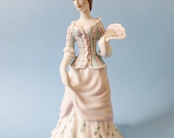 Figura de porcelana vintage de Hollohaza: Dama barroca con abanico