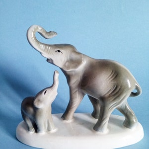 Vintage Hungarian Porcelain Elephant Figurine: Mother and Baby