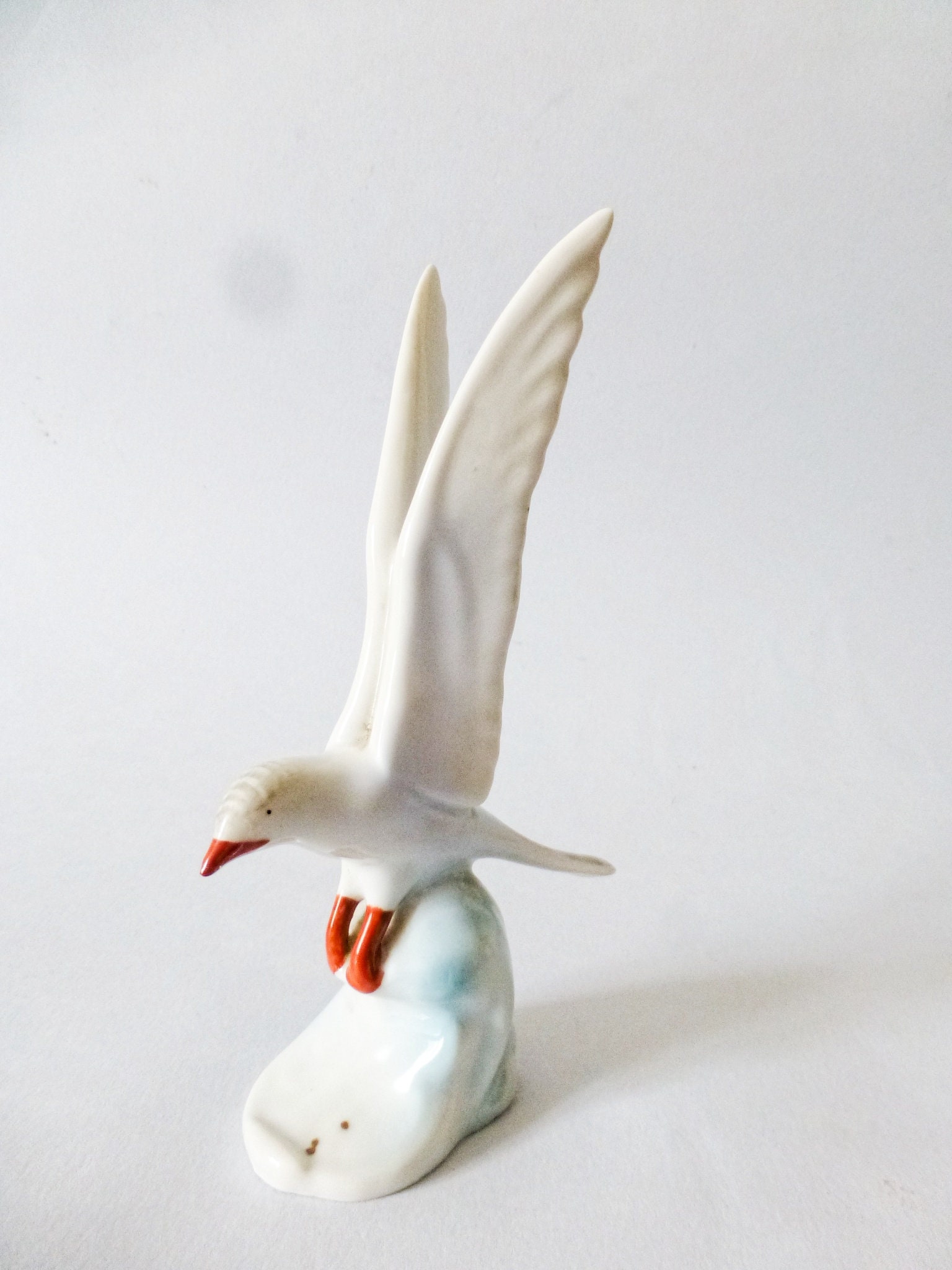 ヴィンテージ Hollohaza 磁器製カモメの置物：手描きのハンガリーの鳥