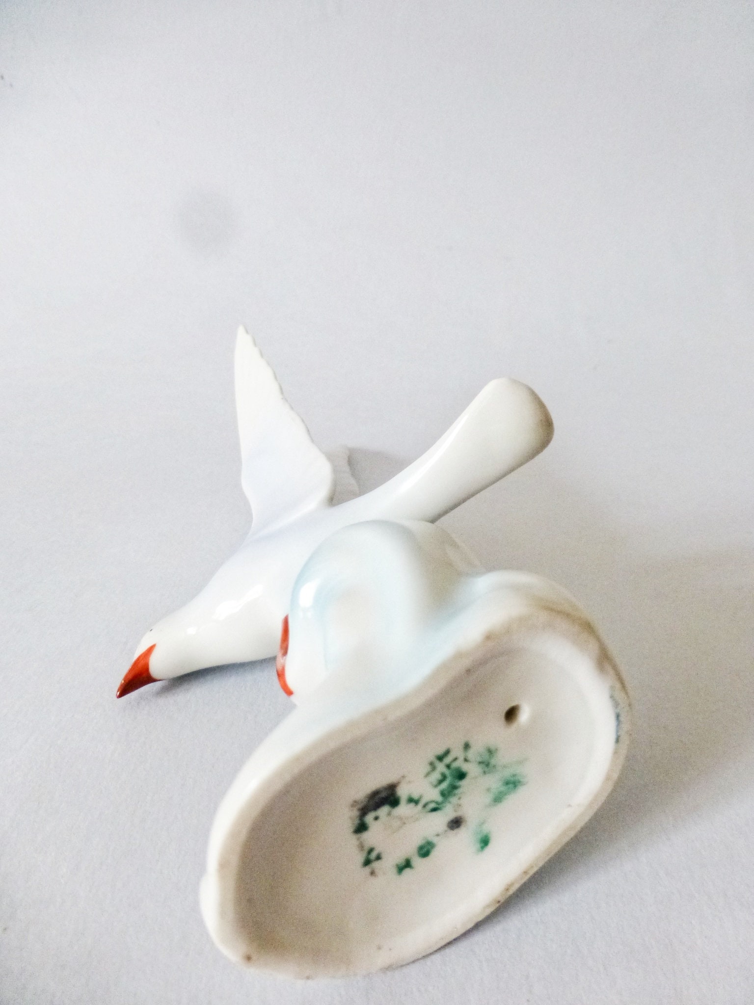 ヴィンテージ Hollohaza 磁器製カモメの置物：手描きのハンガリーの鳥