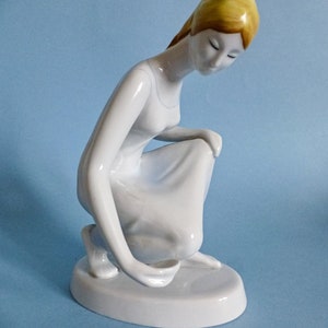 Vintage ceramic lady figurine,Antique statuette,Vintage ,Hungarian Hollohaza porcelain lady statue ,women,girl figurine