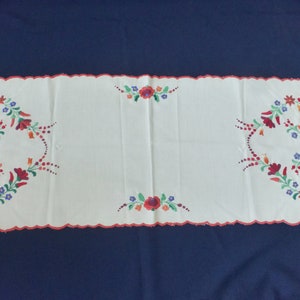 Mantel Kalocsa bordado a mano: tapete floral húngaro