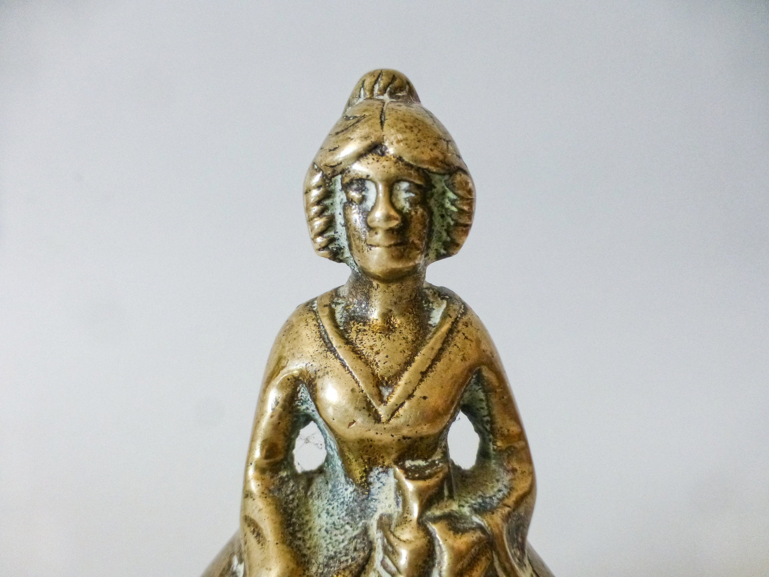 ☆アンティーク？　銅像　2体 アンティーク真鍮製サービングベル：ビクトリア朝のレディティーベル