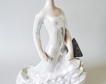 Figura de bailarina flamenca de porcelana vintage: "Carmen"