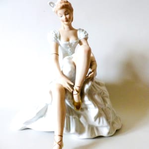 Ballerina statue,Wallendorf porcelain figurine ,vintage porcelain ballerina Free shipping