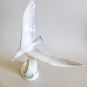 Large bird statue,Vintage Hungarian Hollohaza porcelain bird figurine,seagull, hand painted