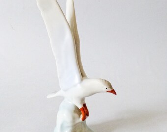 ヴィンテージ Hollohaza 磁器製カモメの置物：手描きのハンガリーの鳥