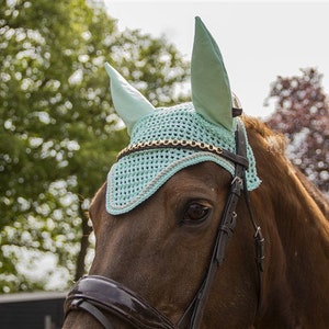 Mint green fly bonnet, horse fly veil in pistache color, green fly bonnet, dressage fly bonnet