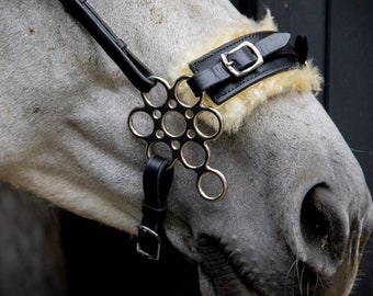 Hackamore zwart flower wheel silver with fur noseband black leather, horse tack, bitless horse riding