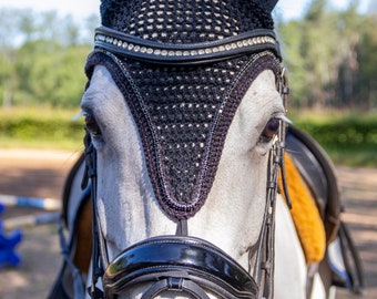 Long model ear net with rhinestones and glitter edge Kentucky style