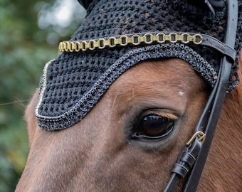 Black shiny fly bonnet kentucky style with black strass chain, soundless fly veil, dressage horse jumping horse tack