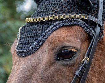 Black shiny fly bonnet kentucky style with black strass chain, soundless fly veil, dressage horse jumping horse tack