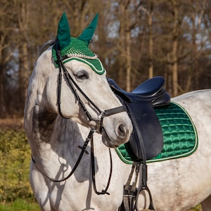forest green saddle pad,  saddle pad green, dressage saddle pad horse, glossy hunter green jumping pad (note without the fly bonnet)