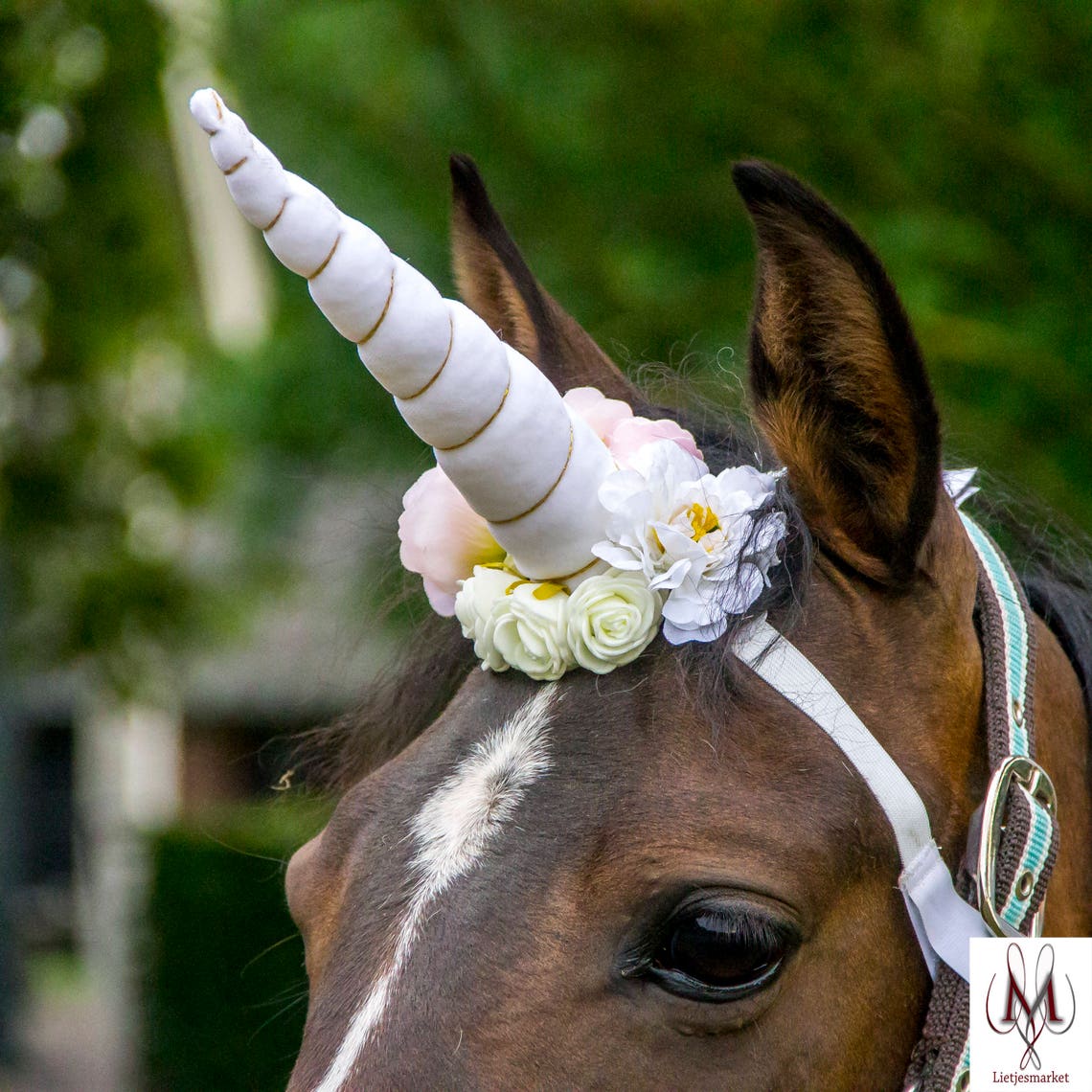 Corne De Licorne Blanche 15 Cm Avec Laçage Or - À Clipser - Déguisement
