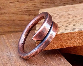 Hammered Copper Bypass Ring: Rustic Patina, Unisex Jewelry (Size 7)
