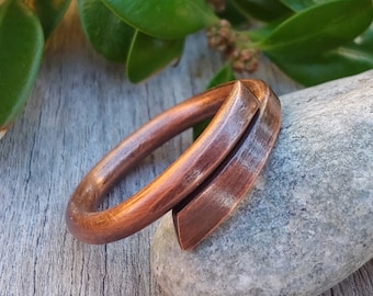 Hammered Copper Bypass Ring: Rustic Patina, Unisex Jewelry (Size 8)