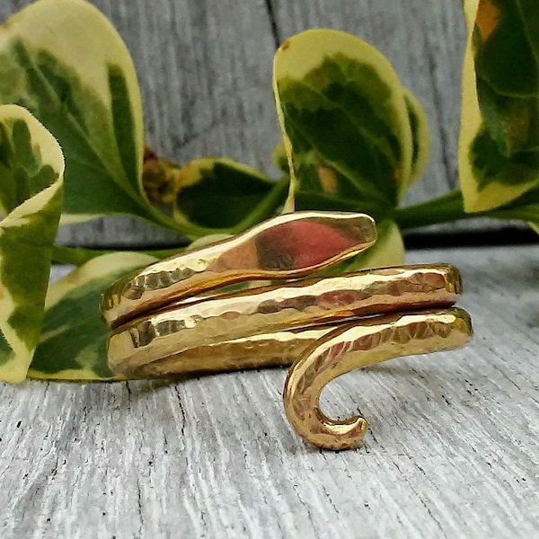 Hammered Brass Snake Ring / Solid Brass / Size 9 / Minimalist Snake Ring / Textured / Serpent Ring /  Egyptian Snake Ring / Brass Jewelry
