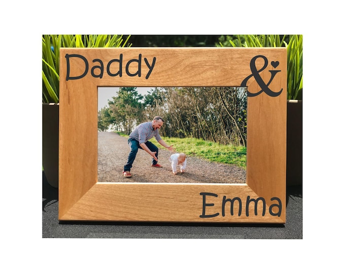 Personalized Daddy Picture Frame – Custom Engraved “Daddy & Me” Gift from Child – Wooden Photo Frame for Dad