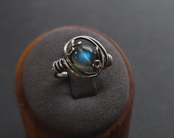 Labradorite gemstone ring, Wier wrap sterling silver ring, Petite crystal rings, wire wrapped jewelry, Labradorite Crystal rings