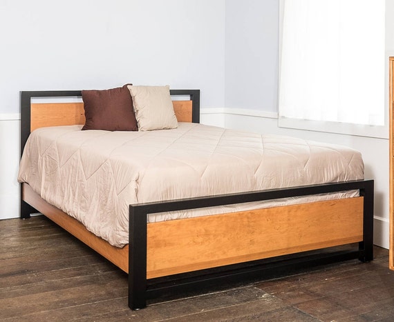 Sullivan Park Queen Bed Mid Century Modern Bedroom