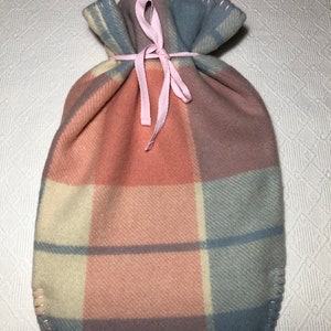 Copri borsa dell'acqua calda - fatto a mano da coperta di lana - rosa conchiglia/blu ghiaccio/crema