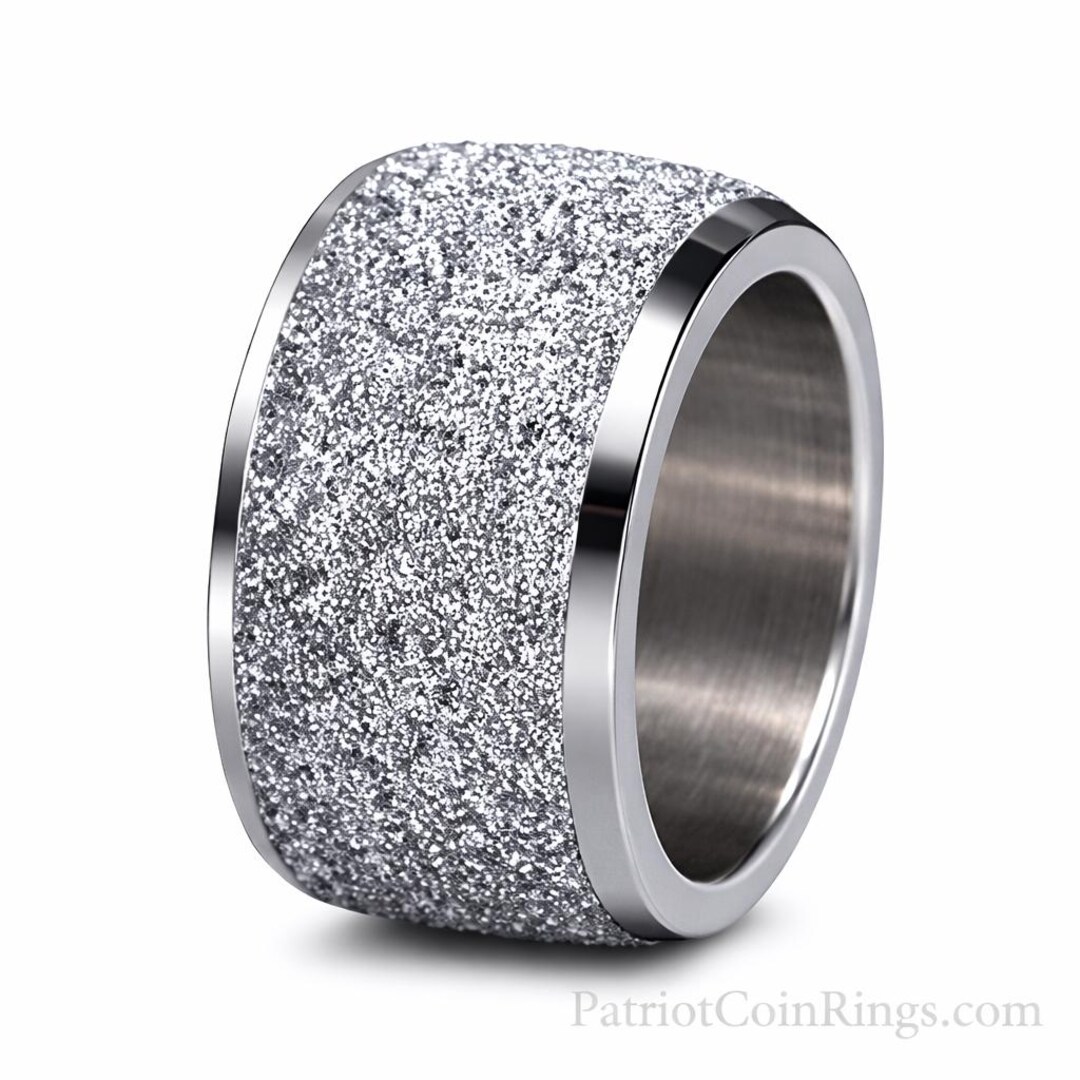 16 mm メンズまたはレディース サンドブラストシルバー仕上げ結婚指輪
