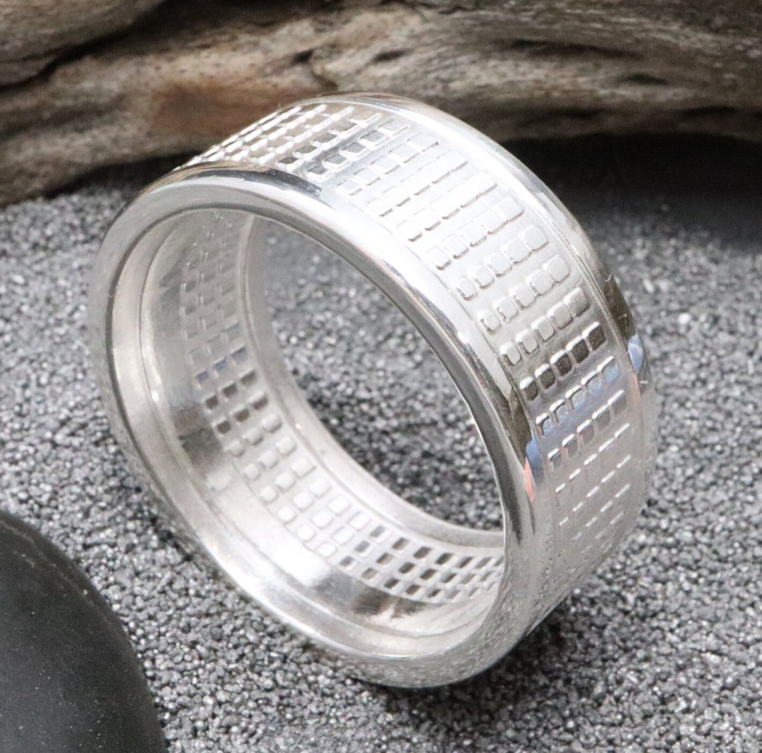 Anillo de moneda radial geométrica forjado a mano a partir de una