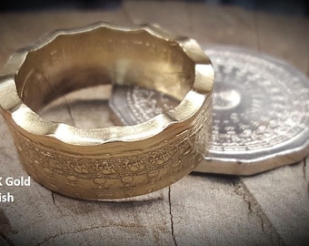 1977 Australian Silver Jubilee Half Dollar "Crown Scalloped COIN RING" ( 50 cent Coin Issued by the Royal Australian mint )