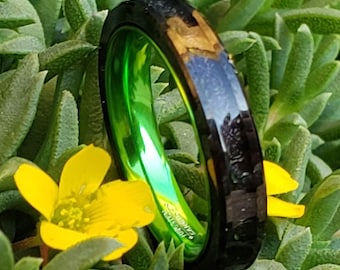 4mm Irish Green Carbon Fiber and Black Celtic Inlay over Black Tungsten Carbide and Green Inner Band (Wedding Ring, Engagement, Anniversary)